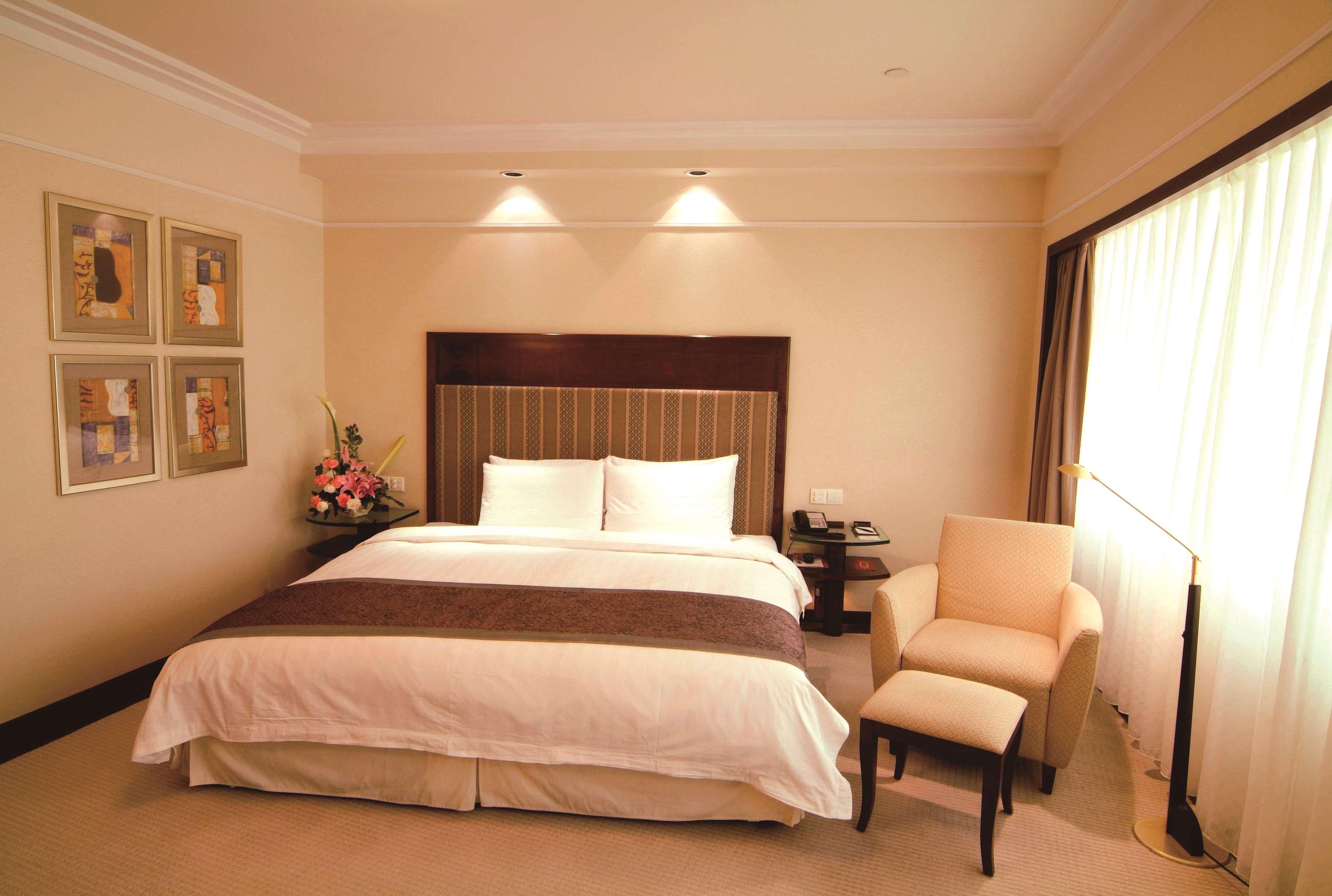 Howard Johnson Ginwa Plaza Hotel Xian Bagian luar foto