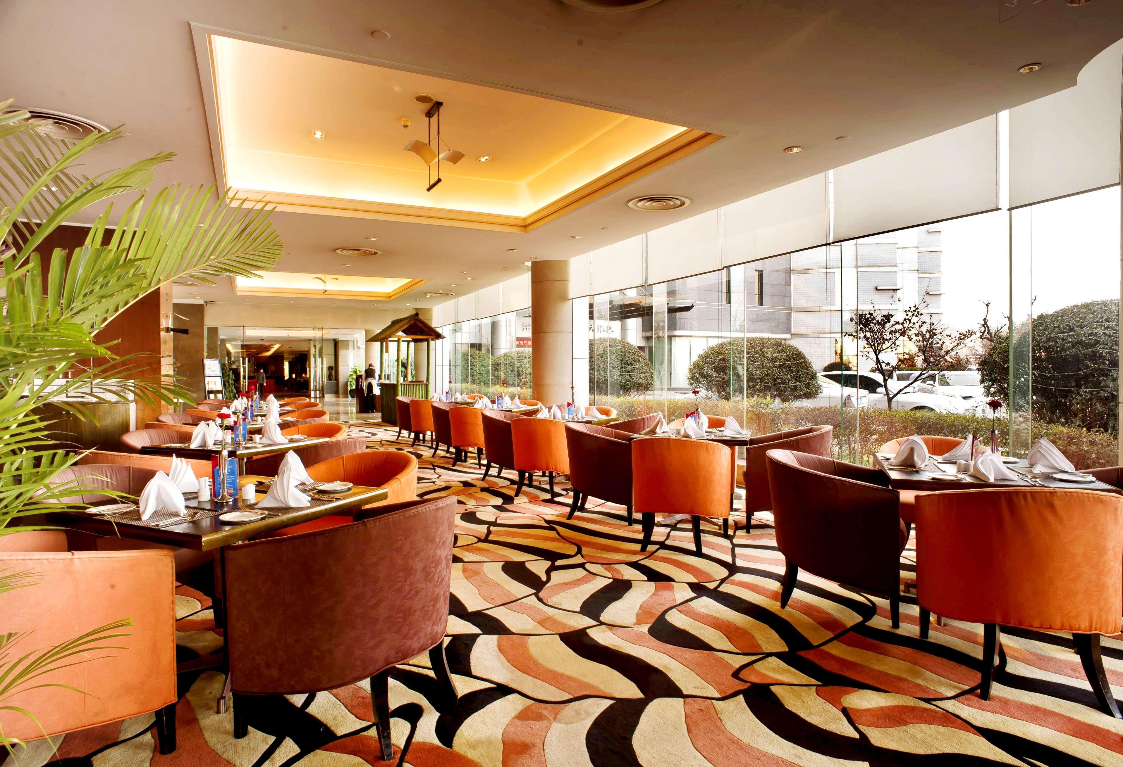 Howard Johnson Ginwa Plaza Hotel Xian Bagian luar foto